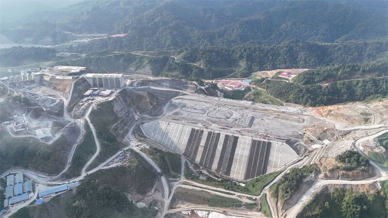 第四部门 马来西亚巴莱水电站大坝.jpg